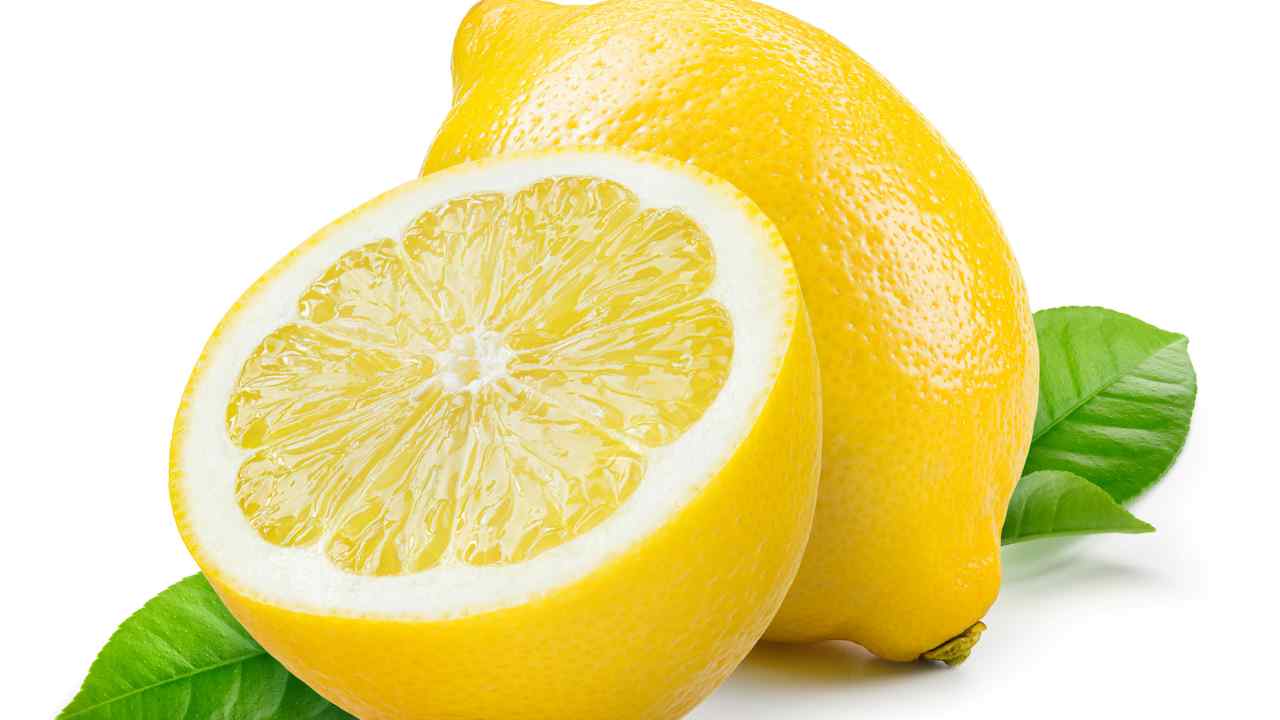 Mangiare due limoni ogni giorno: ecco cosa potrebbe accadere