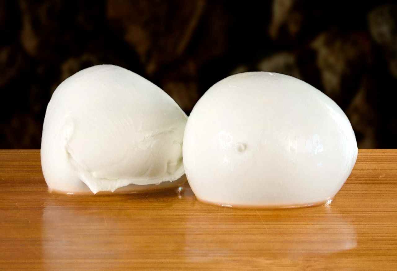 Mangiare mozzarella con colesterolo e glicemia: ecco le conseguenze