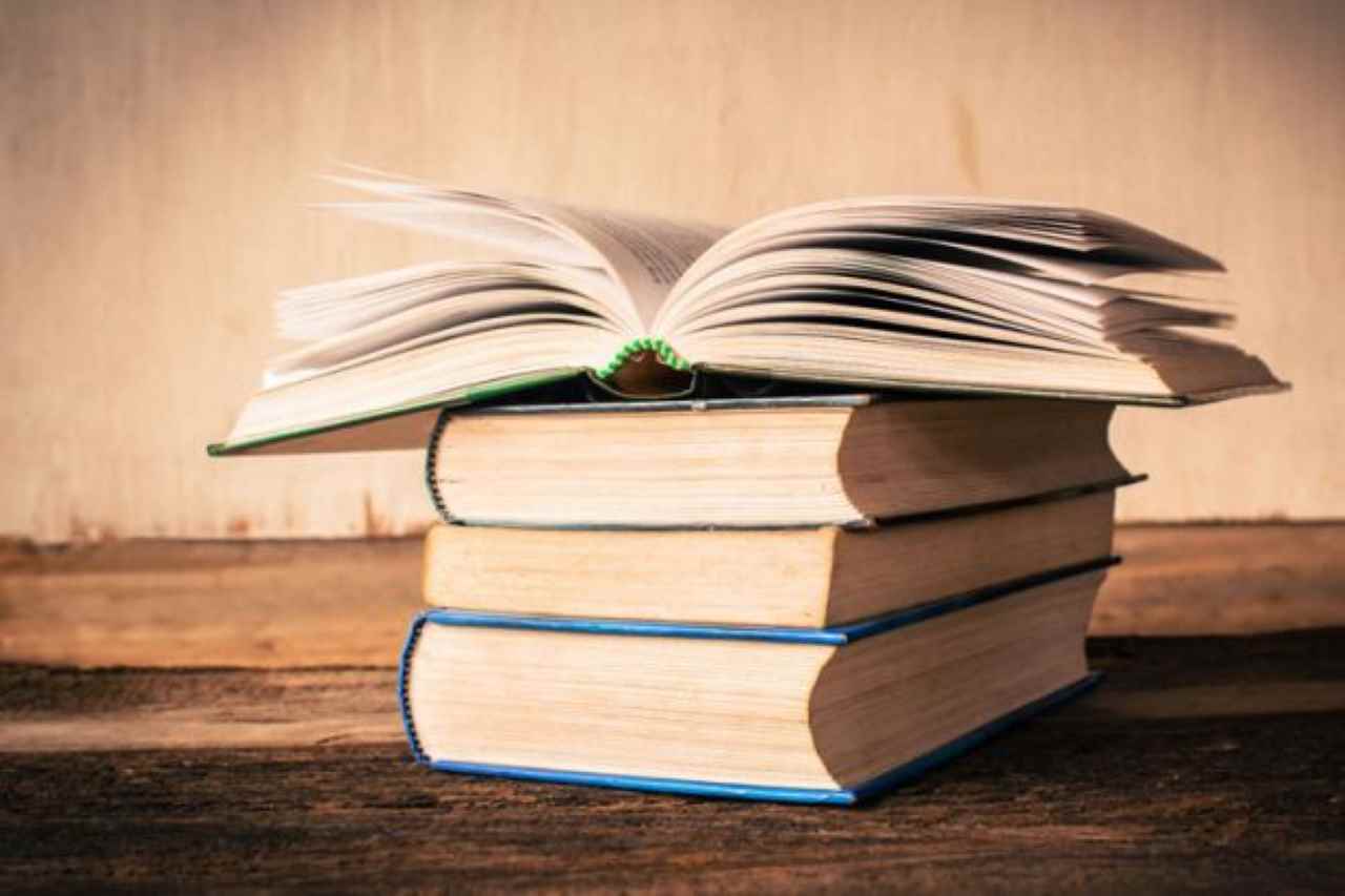 Se hai ancora uno di questi libri scolastici del 2000 sei ricco: ecco quanto vale